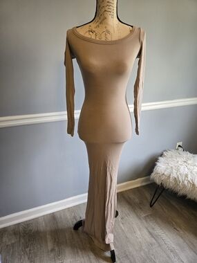 ReoRia Taupe Long Sleeve Ribbed Maxi Dress